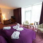 Park Avenue **** Hotel 4*