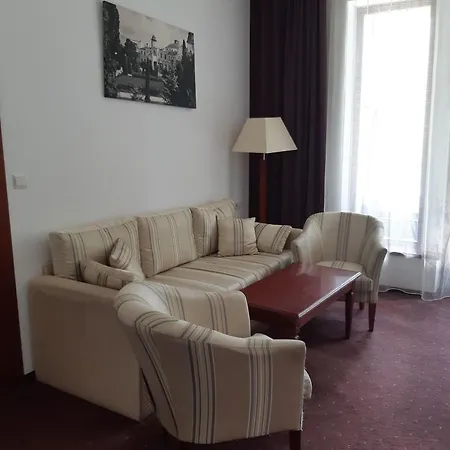 Hotel Park Avenue **** Piest'any