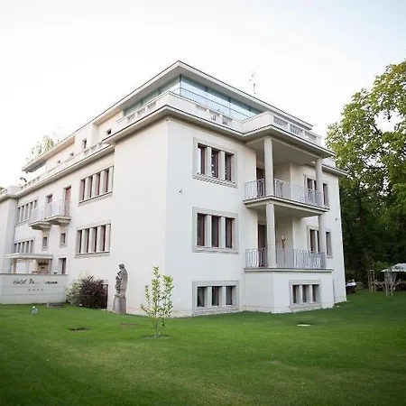 Park Avenue **** פישטני