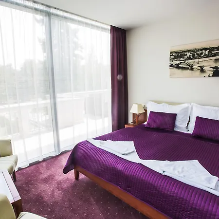 Park Avenue **** מלון 4*