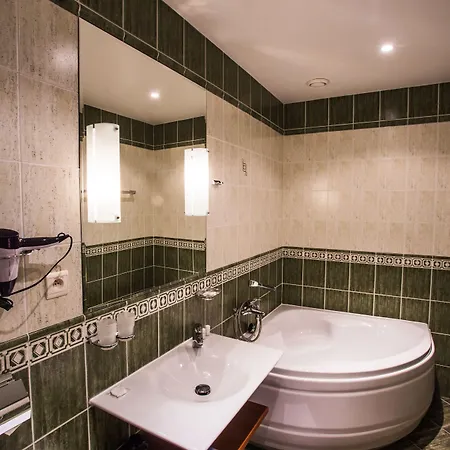 Park Avenue **** فندق