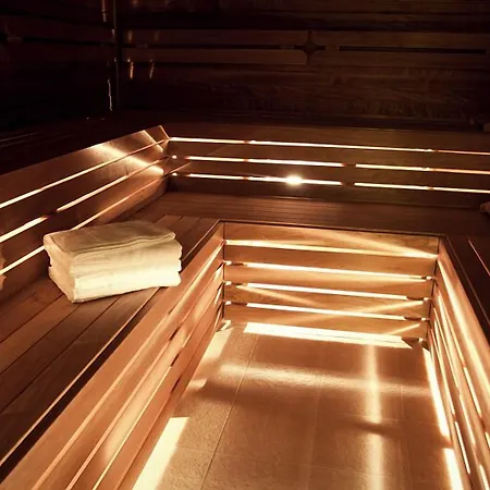 Park Avenue **** פישטני