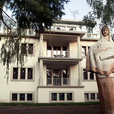 Park Avenue **** מלון