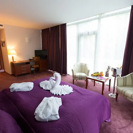 Park Avenue **** מלון 4*