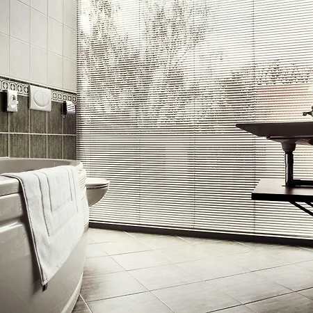 Park Avenue **** פישטני