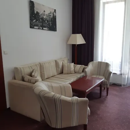 Park Avenue **** Hotel Piest'any