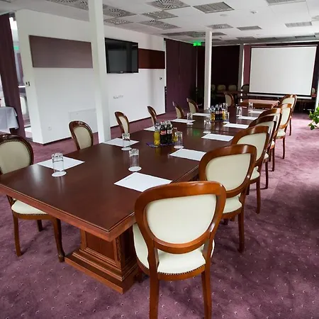 Park Avenue **** פישטני