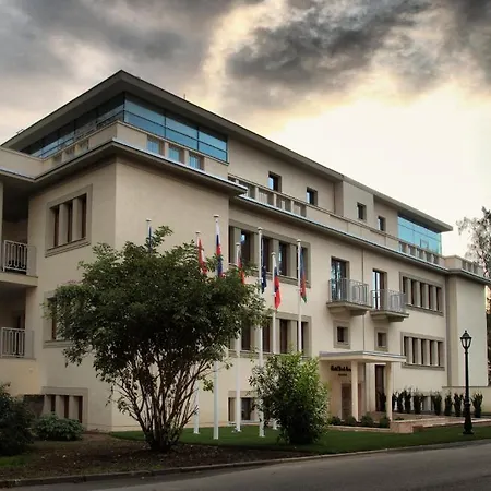 Park Avenue **** מלון