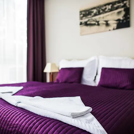 Park Avenue **** Hotel Piest'any