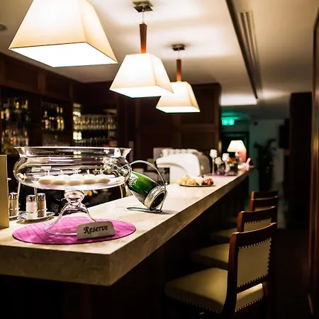 Hotel Park Avenue **** Piest'any