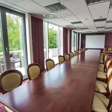 Park Avenue **** מלון 4*