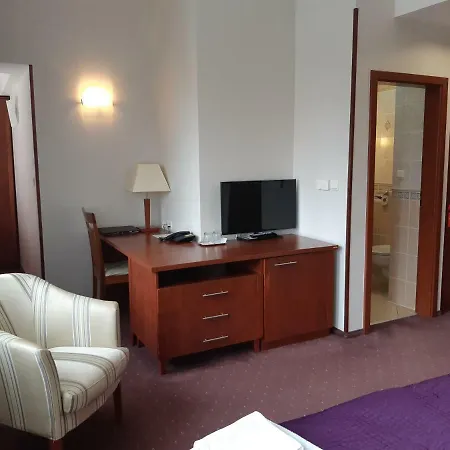 Park Avenue **** Hotel Piest'any
