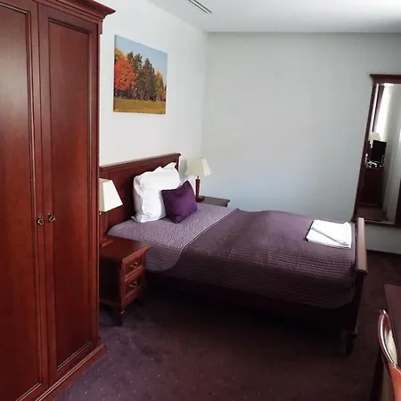 Hotel Park Avenue **** Piest'any