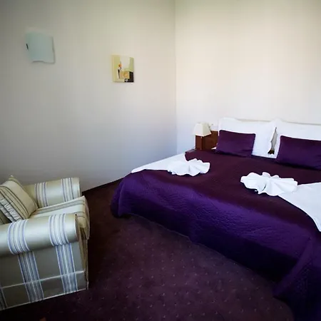 Park Avenue **** פישטני