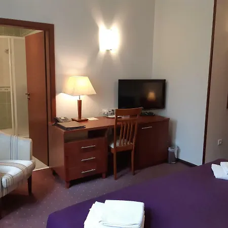 Park Avenue **** Hotel Piest'any